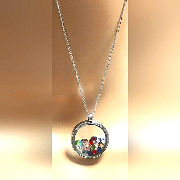 *NEW*Living Memory Floating Glass Locket Pendant & chain(comes with crystals) - Picture 4 of 9